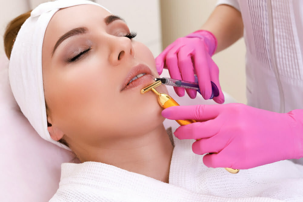 Procedure,In,Beauty.,Rejuvenating,Facial,Injections.